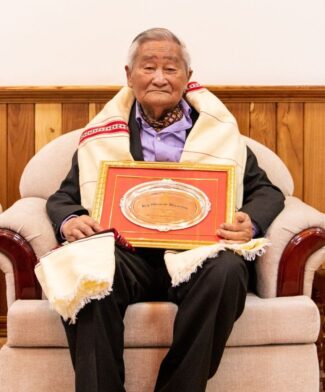 Guv felicitates lone Padma Shri awardee Hindi laureate in Mizoram