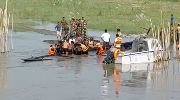 Boat capsizes in Dhubri; circle official missing
