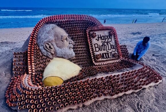 Sudarshan Pattnaik creates sand art of Modi with 1,213 mud tea cups