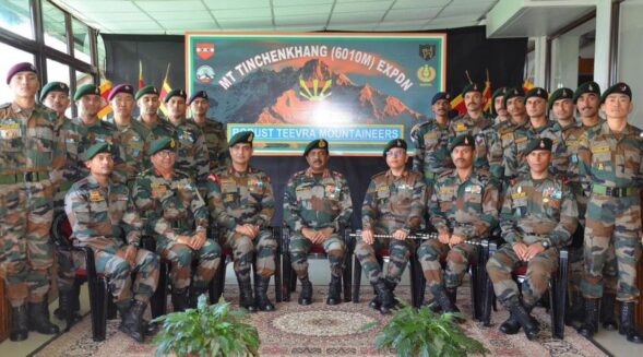 Trishakti Corps mountaineers commence expedition to Mount Tinchenkhang
