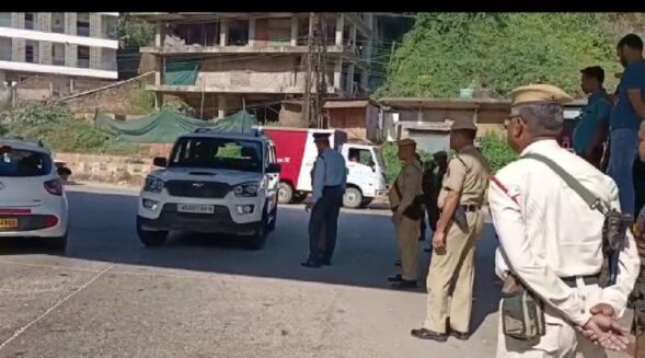 Assam police stops Meghalaya bound tourist vehicles for safety reasons