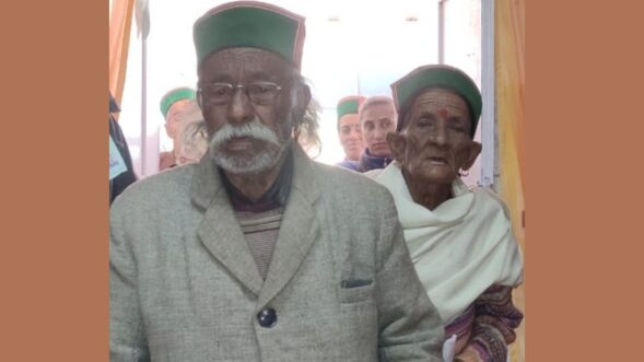 90-yr-old casts his vote at school opened in 1890 in Himachal
