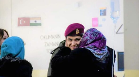 Heart-warming pic of Turkish lady kissing Indian army woman soldier goes viral