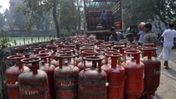 Domestic gas cylinder prices up by 56% in 4 years; hefty drop in subsidy