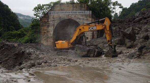 Is there any solution to recurring mudslides at Sunapur Tunnel?