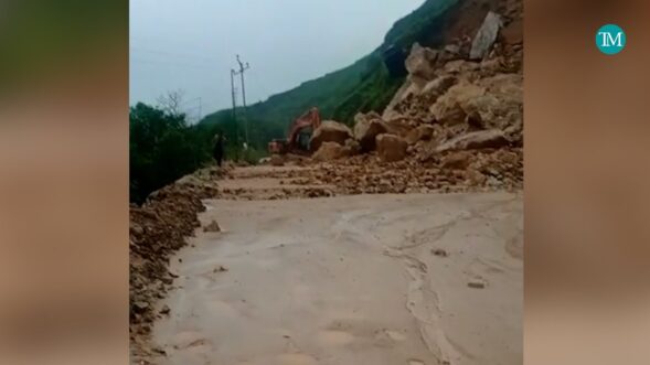 Minor landslide hits Rngain; traffic disrupted