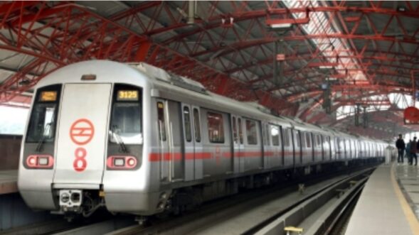 Man dies after jumping in front of Delhi Metro
